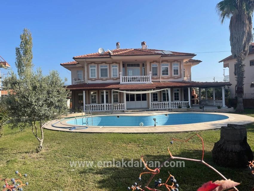 4+1-Zimmer Villa Zu verkaufen in Dalyan Bz. Ortaca - 1.000 m²