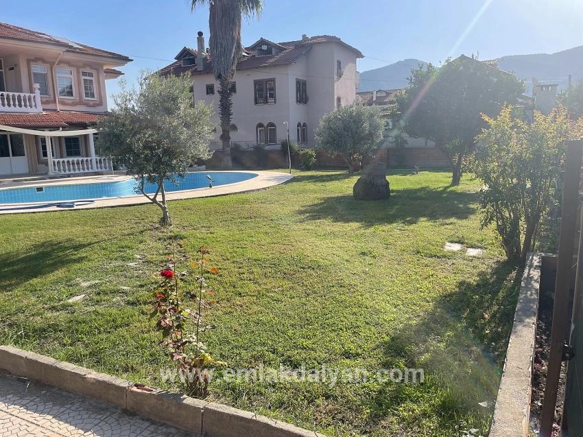 4+1-Zimmer Villa Zu verkaufen in Dalyan Bz. Ortaca - 1.000 m²
