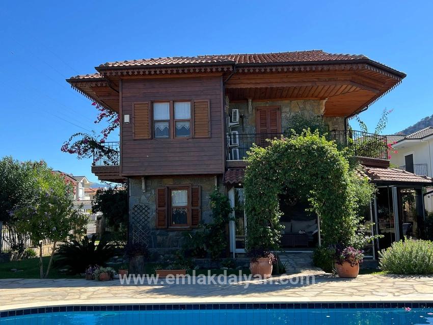 5+1-Zimmer Villa Zu verkaufen in Dalyan Bz. Ortaca - 580 m²