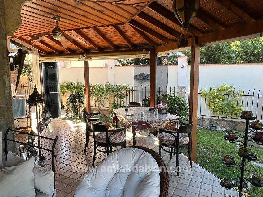 5+1-Zimmer Villa Zu verkaufen in Dalyan Bz. Ortaca - 580 m²