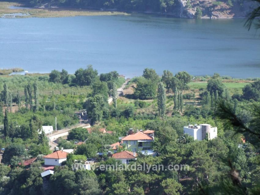 Feld Zu verkaufen in Çandır Bz. Köyceğiz - Feld-Zonierung - 1.252 m²