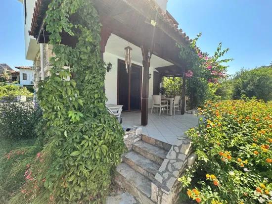 Dalyan In Gülpınar Innerhalb Der Anlage 2+1 Zu Verkaufende Villa