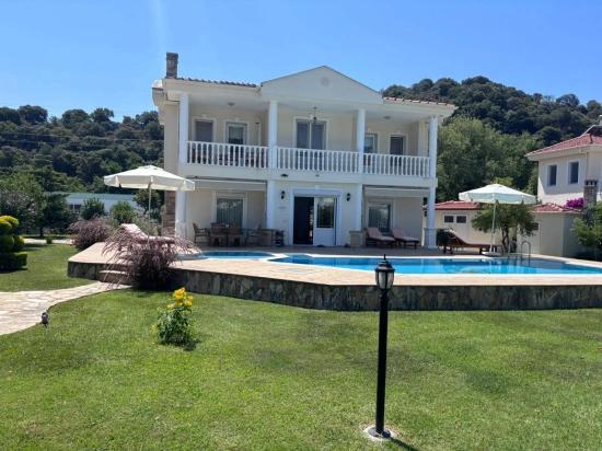 848 M² Große Villa Mit 3+1 Bädern In Dalyan Mit Blick Auf Die Königsgräber Zu Verkaufen
