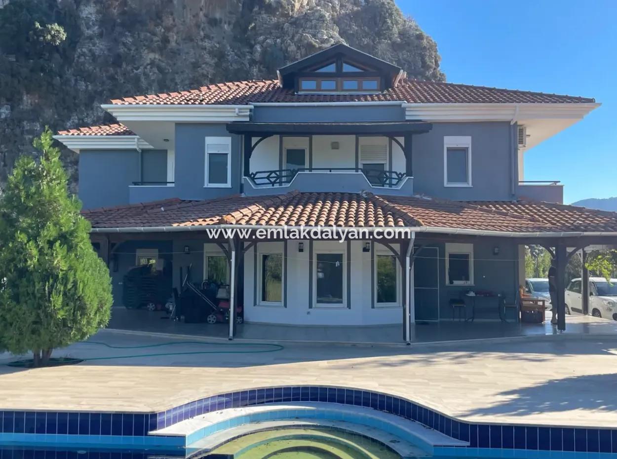 4 2 Villen Zum Verkauf Auf Einem Grundstück Von 6000M2 In Dalyan Gulpinar