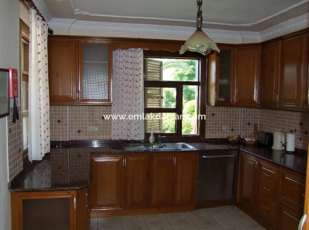 Der Malerische See Und Der Kanal In Die Lagune Zum Meer, Luxus-Villa Zum Verkauf In Der Königlichen Gräber Von Maras