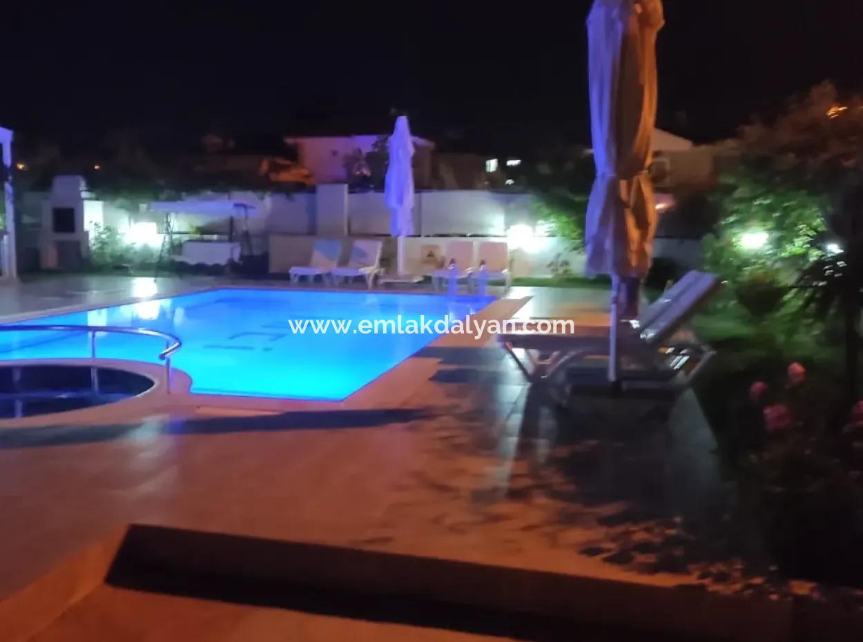 Dalyan Gülpinar'köşebaşi 545M2 Grundstück Zum Verkauf 4 1 Villa