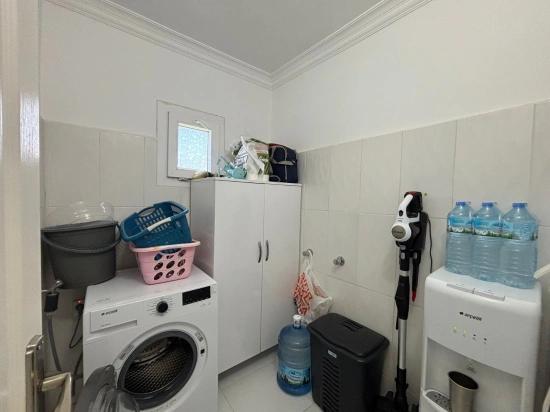 Eingeschossiges Haus Mit 2 Schlafzimmern Und Einem Zusätzlichen Zimmer Auf Einem 459 M² Großen Grundstück In Okçular Zu Verkaufen
