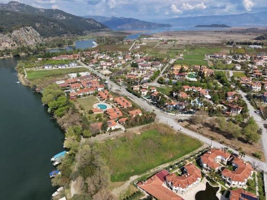 2600 M² Großes Grundstück In Dalyan Gülpınar, Direkt Am Kanal Gelegen, Mit 20% Tourismuszonierung Zu Verkaufen.