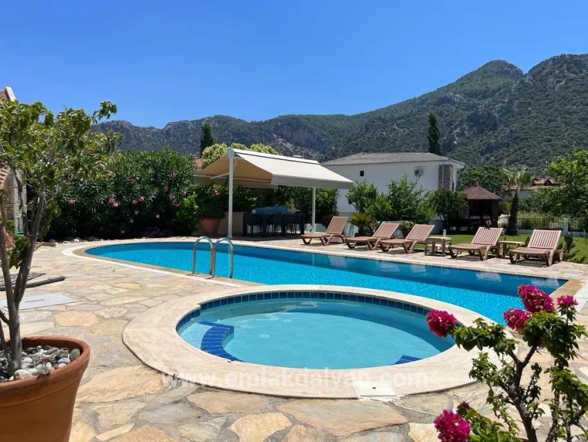 Dalyan In Arıkbaşı 4+1 For Sale Villa