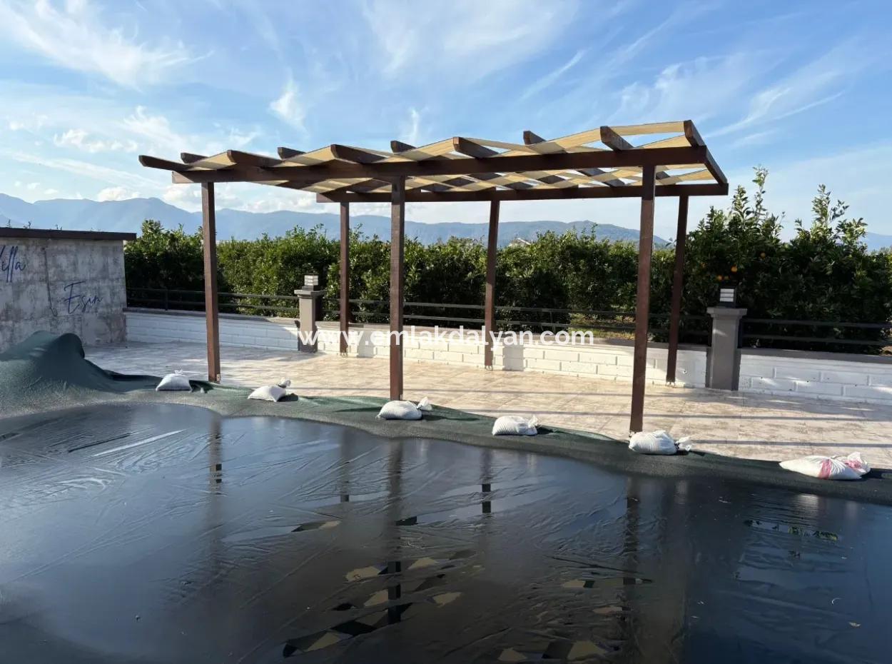 4 1 Villas For Sale In 14.136 M2 Field In Eskiköy