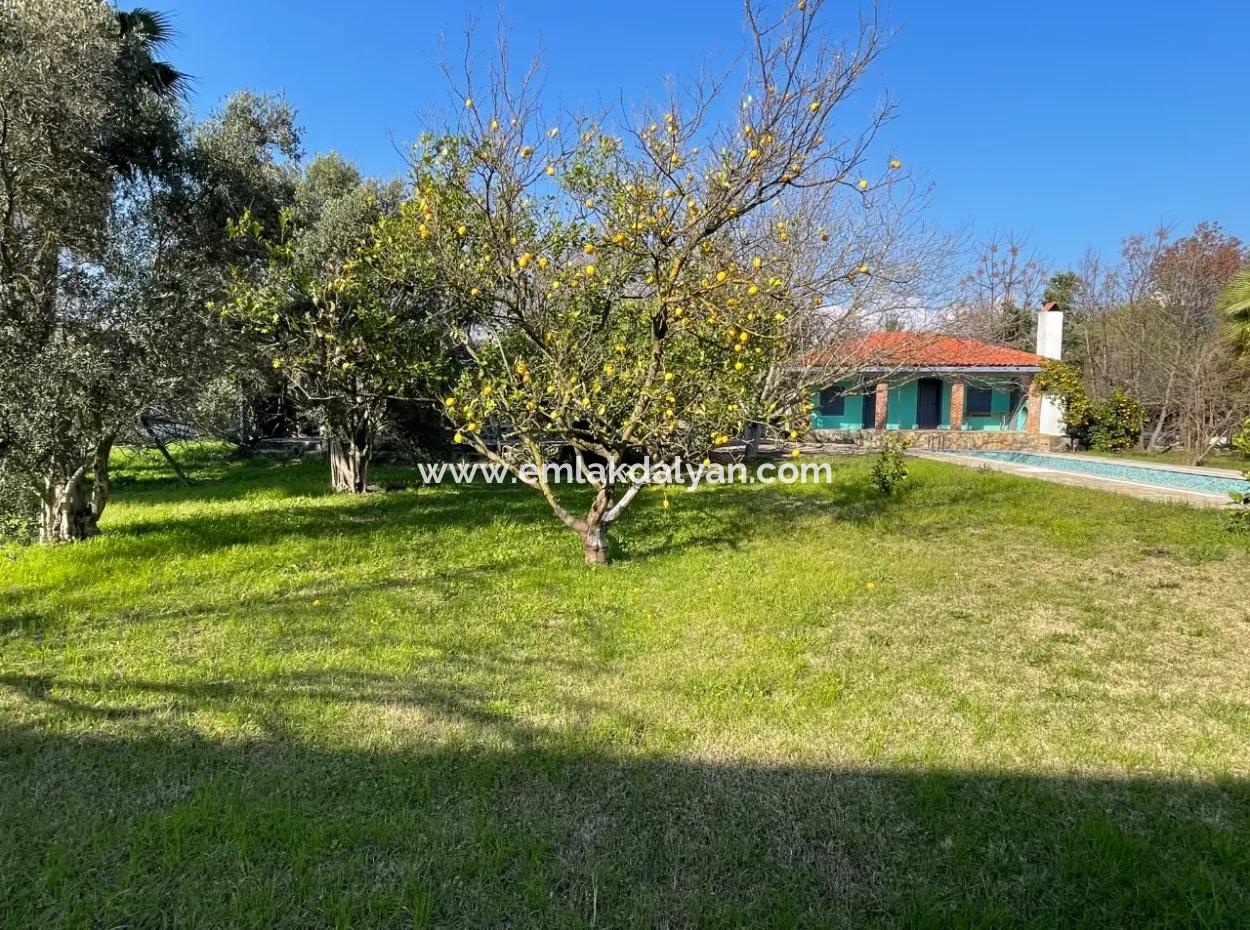 Single Storey House For Sale In A Plot Of 2882 M2 In Eskikoy