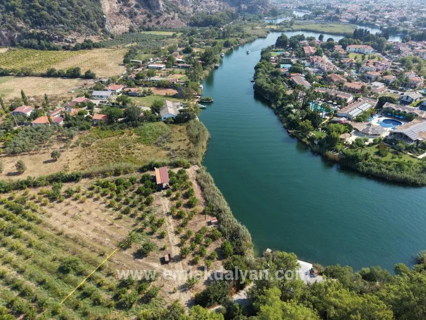 Село Köyceğiz в районе Çandır, у канала, 20.000м2 продажа поля