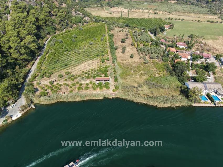 Село Köyceğiz в районе Çandır, у канала, 20.000м2 продажа поля