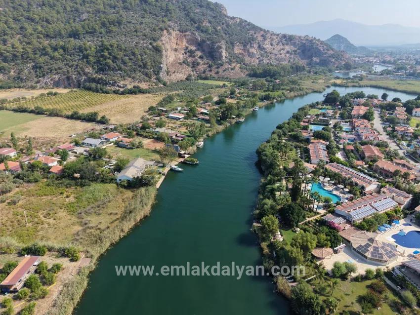 Село Köyceğiz в районе Çandır, у канала, 20.000м2 продажа поля