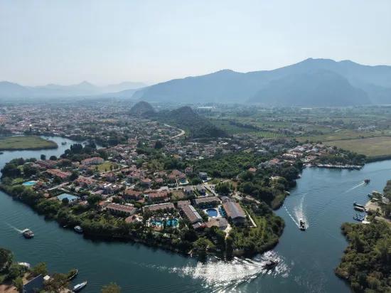 Село Köyceğiz в районе Çandır, у канала, 20.000м2 продажа поля