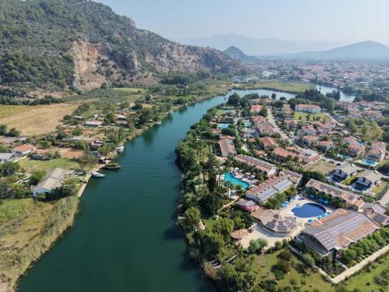 Село Köyceğiz в районе Çandır, у канала, 20.000м2 продажа поля