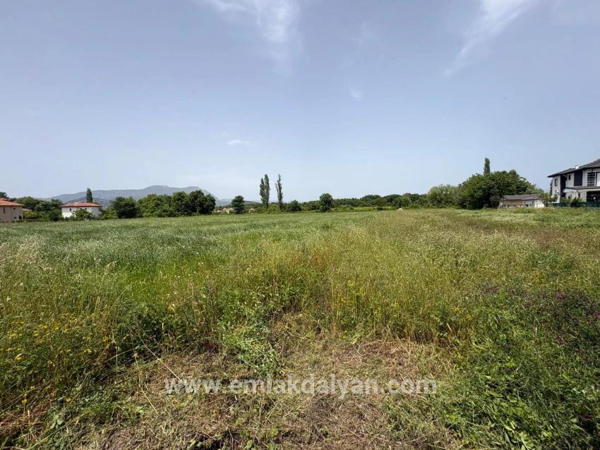 Ortaca Okçular Mah. Satılık Arsa - Konut İmar Durumlu - 2.100 m²