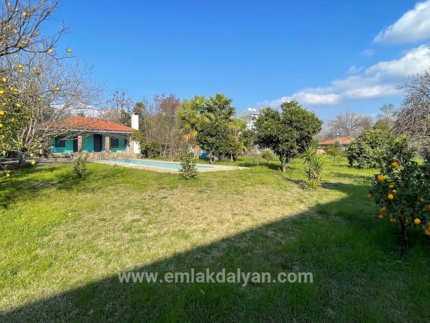 Eskiköy'de 2882 M2 Arsa İçerisinde Müstakil Satılık Tek Katlı Ev