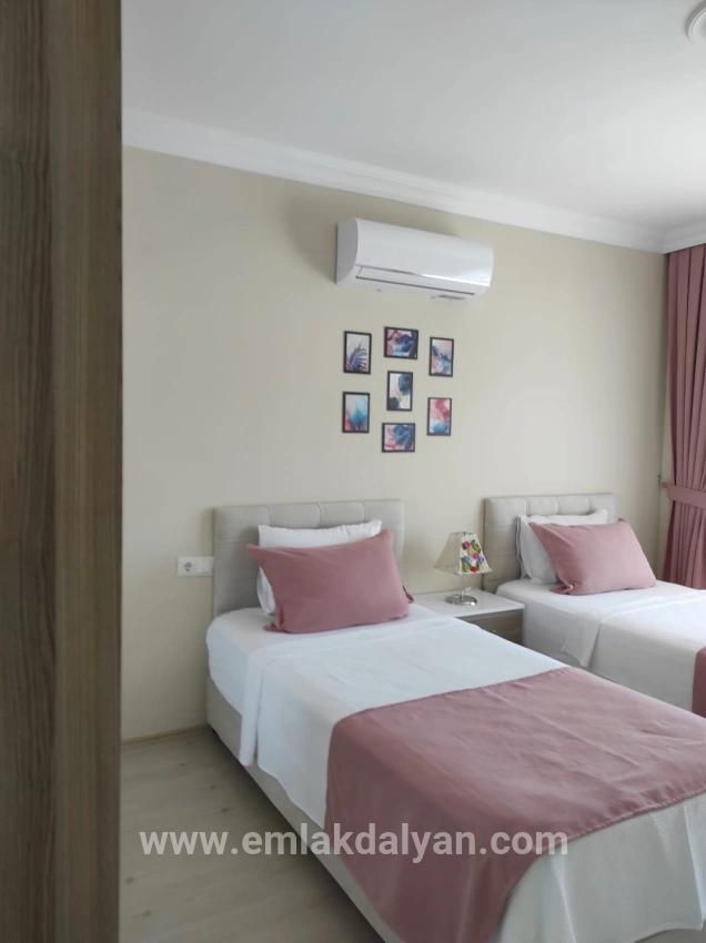 Dalyan Gülpınar'da Köşebaşı 545m2 Arsa İçinde Satılık 4+1 Villa