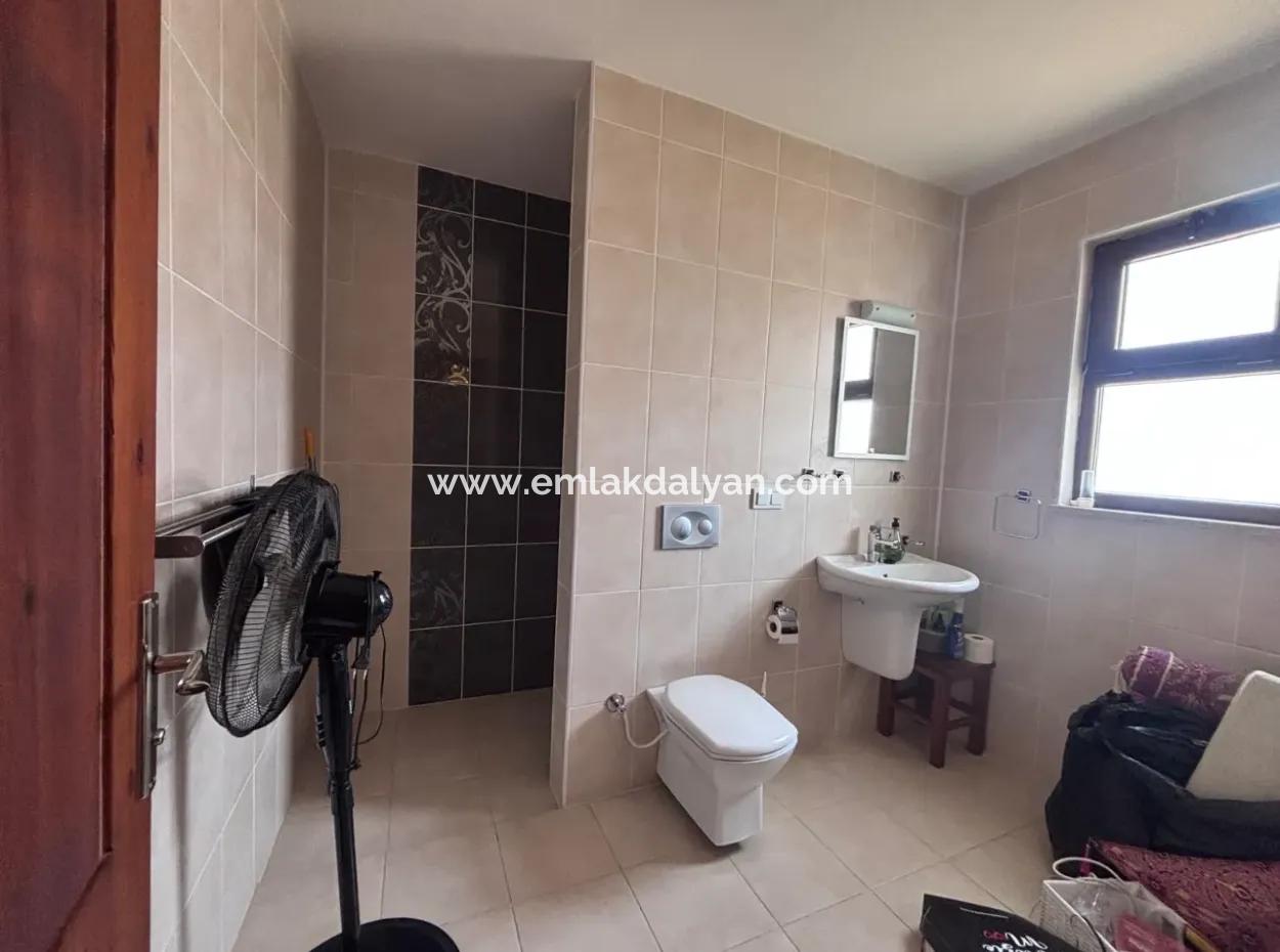 Dalyan Maraş'da Köşebaşında 980M2 Arsa İçin'de 5+1 Satılık Villa