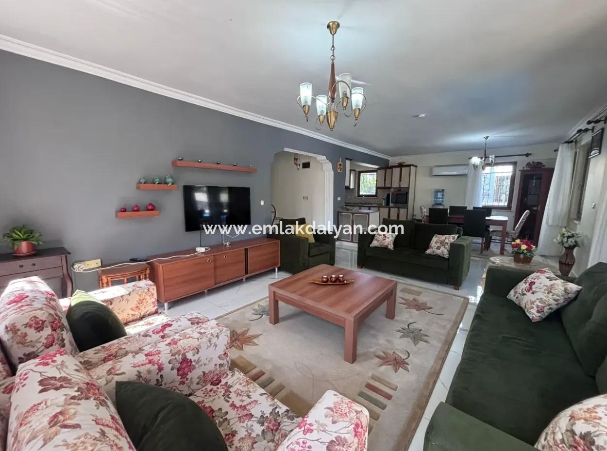 Dalyan Merkezde 301M2 Arsa İçerisinde 5+1 Satılık Villa