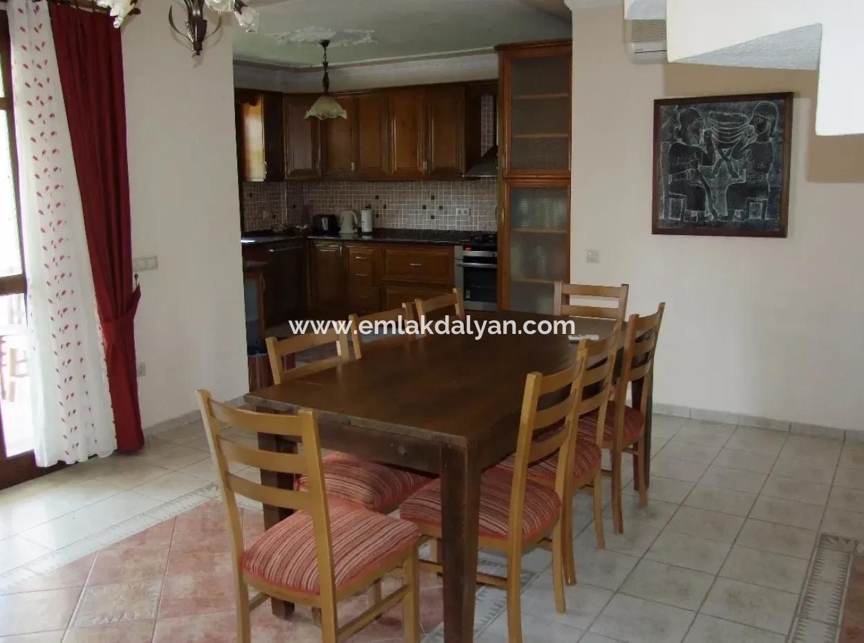 Dalyan'da Deniz Ve Kanal Göl Kral Mezarları Doğa Manzaralı Maraşda Satılık Lüks Villa