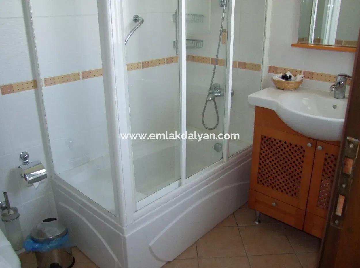 Dalyan'da Deniz Ve Kanal Göl Kral Mezarları Doğa Manzaralı Maraşda Satılık Lüks Villa