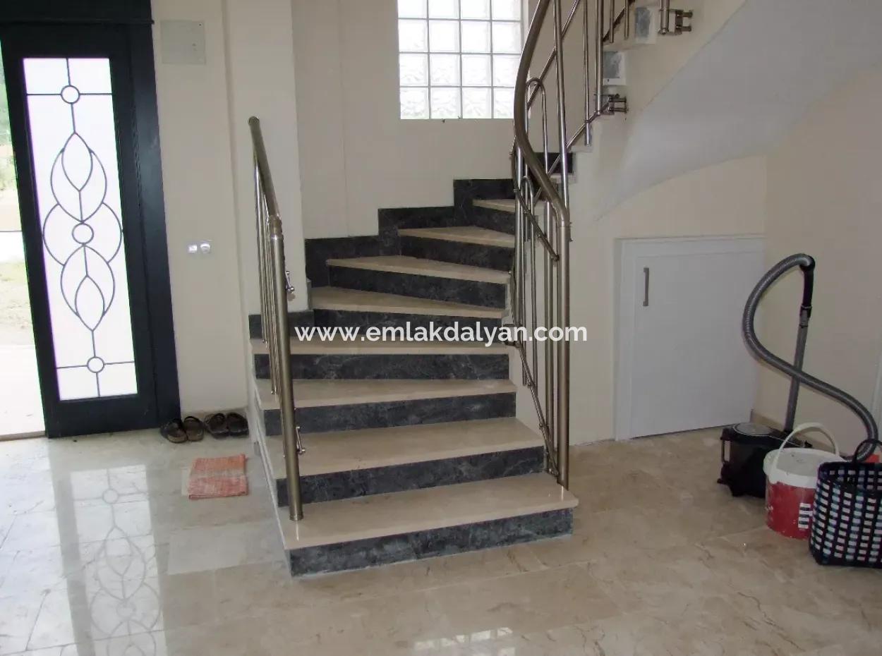 Zeytinalanda Satılık Lüks Villa Köyceğiz Zeytınalanda 6800M2 Arsa Full Göl Manzaralı Satılık Villa