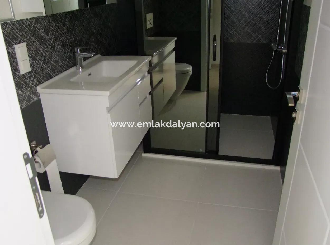 Zeytinalanda Satılık Lüks Villa Köyceğiz Zeytınalanda 6800M2 Arsa Full Göl Manzaralı Satılık Villa