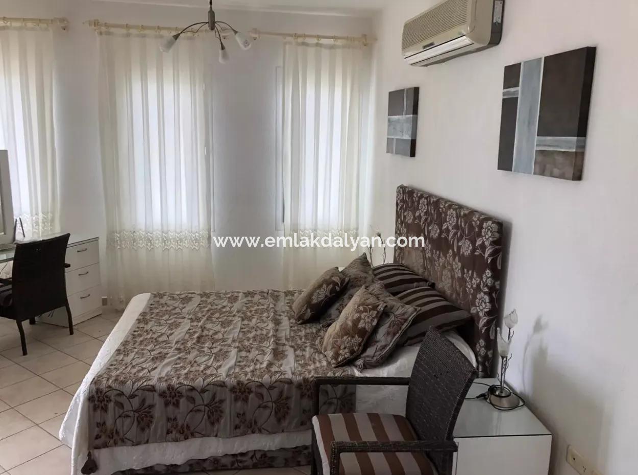 Dalyan Gülpınar'da 1100 M2 Arsa İçerisinde 6+1 Satılık Villa