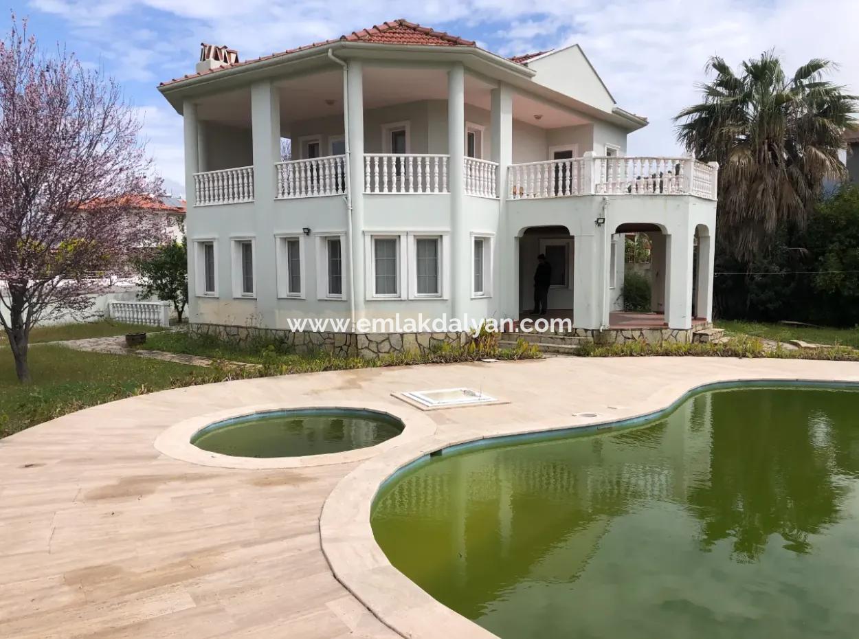 Dalyan Maraş'ta 1532M2 Satılık Villa