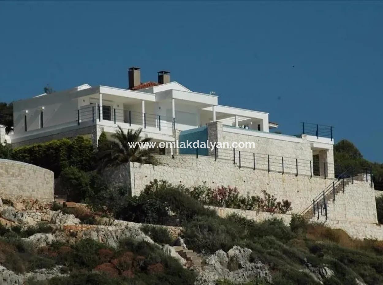 Kaş Denize Sıfır Satılık Villa Meyis Adasına Ve Deniz Manzaralı Satılık Villa