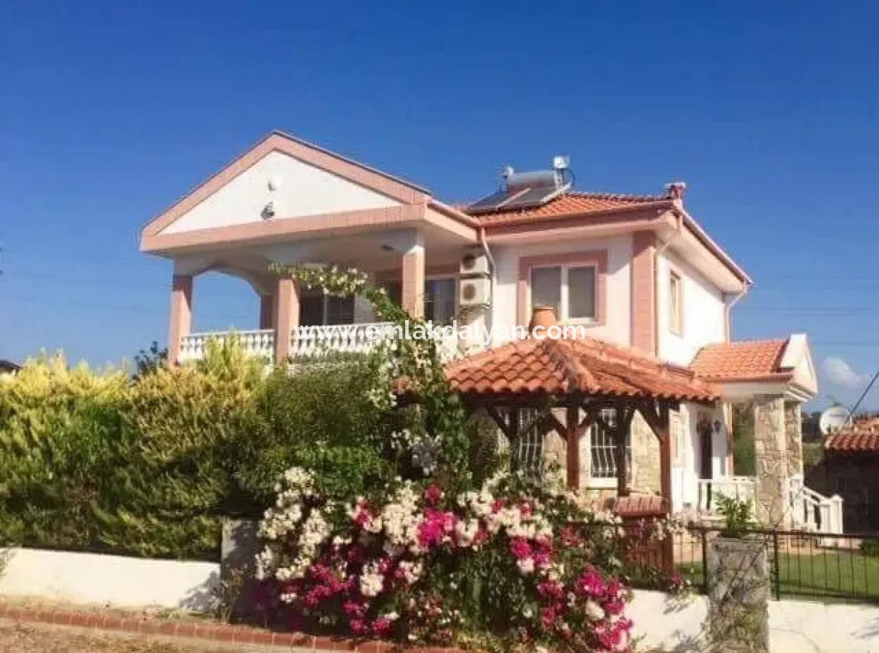 Dalyan Gülpınar'da 515M2 Köşe Başında Satılık 3+1 Villa