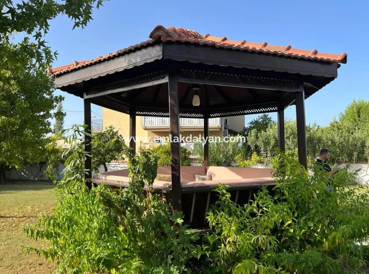 Okçular'da 1007M2 Arsa İçinde Satılık Villa