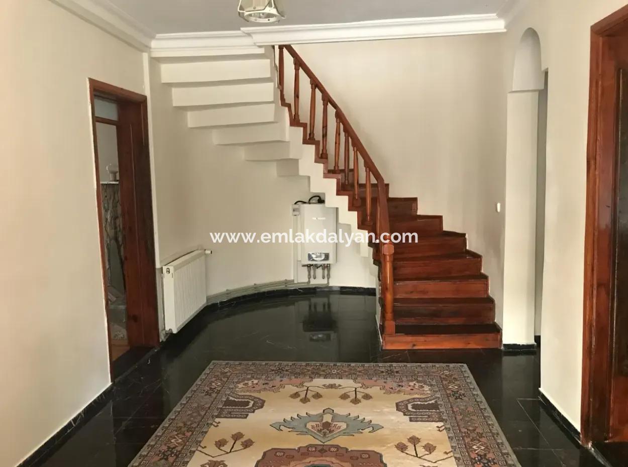 Dalyan'da 1000M2 Arsa İçin'de 4+1 Satılık Villa