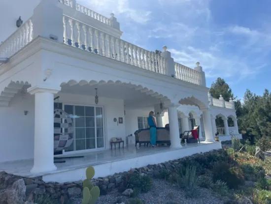 Gökbel'de Full Deniz Manzaralı 5000M2 Arsa İçerisinde Satılık Vıp Villa