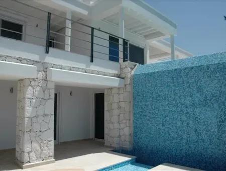 Kaş Denize Sıfır Satılık Villa Meyis Adasına Ve Deniz Manzaralı Satılık Villa