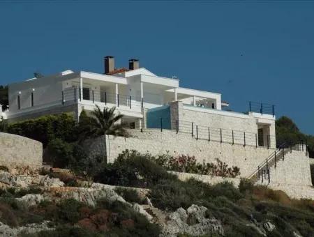 Kaş Denize Sıfır Satılık Villa Meyis Adasına Ve Deniz Manzaralı Satılık Villa