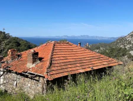 Gökbel'de Full Deniz Manzaralı 4,400M2 Arsa İçinde Satılık Köy Evi
