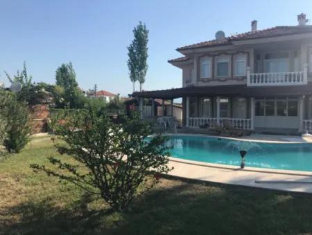 Dalyan'da 1000M2 Arsa İçin'de 4+1 Satılık Villa