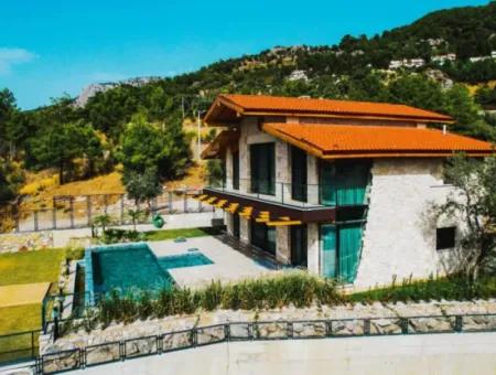 Sarıgerme'de Deniz Manzaralı Satılık Taş Villa
